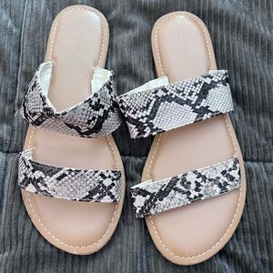 Old Navy Black and White Snakeskin Sandals